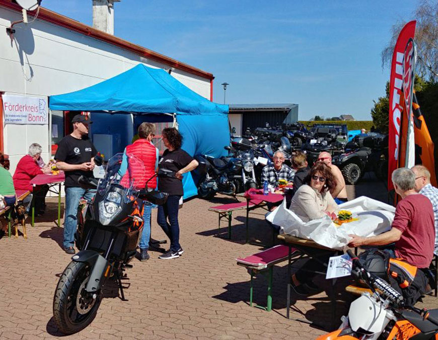 KTM Vertragshändler Motorradsport Schmitt ♥ Impressionen ♥ Land & Leute ♥ Kundinnen & Kunden ♥ Bikes & Events