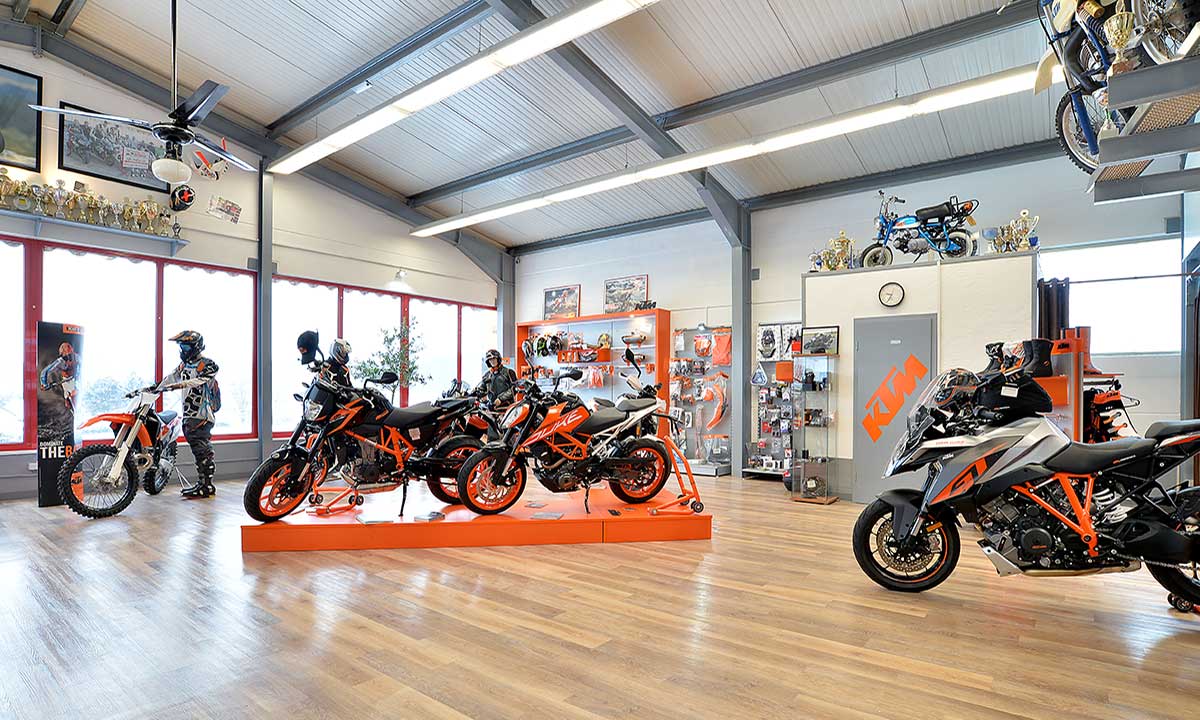 KTM Vertragshändler Motorradsport Schmitt in Binningen - KTM Showroom